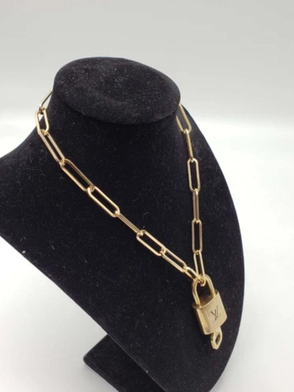 Gold-Plated Necklace with Authentic Louis Vuitton Padlock - Picture 2 of 8